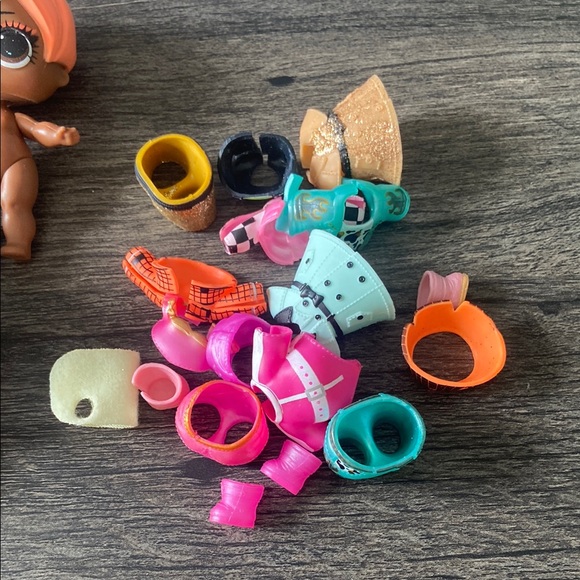 LOL Surprise Dolls Backpack, Figurines and Clothing - Picture 3 of 10